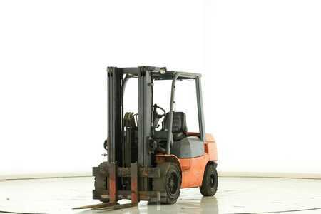 Diesel heftrucks 2005  Toyota D-62-7-FD-30 (1)