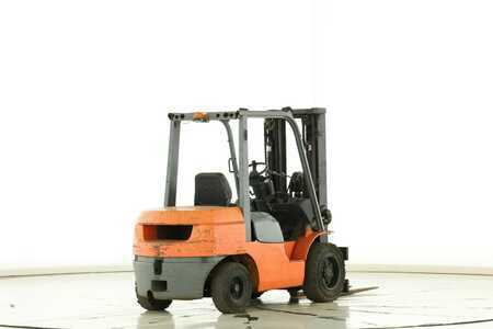 Diesel heftrucks 2005  Toyota D-62-7-FD-30 (2)
