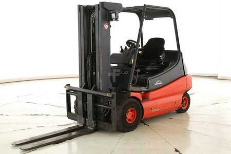 4-wiel elektrische heftrucks 2001  Linde E-30-02 (336) (5)