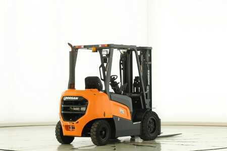Wózki widłowe diesel 2021  Doosan D-25-NXP (2)