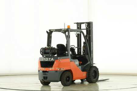 Wózki gazowe 2021  Toyota 02-8-FGJF-35 (2)