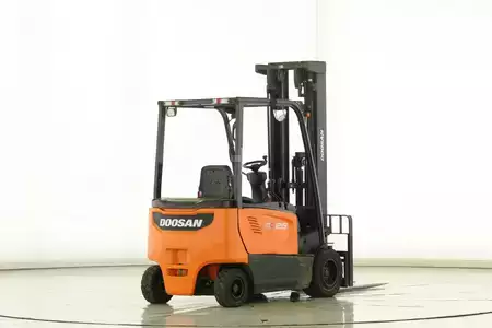 Elektro čtyřkolový VZV 2018  Doosan B-25-X-7 (2)