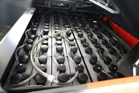 Carrelli elettrici 4 ruote 2023  Linde E-30-H-01-600 (1252) (4)