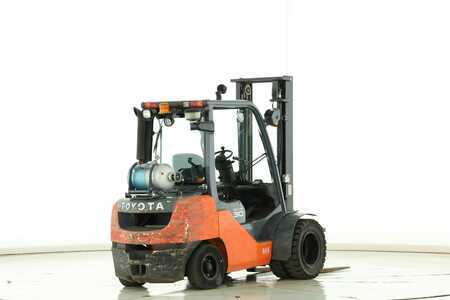 LPG VZV 2016  Toyota 02-8-FGF-30 (2)