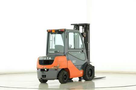 Dieselový VZV 2018  Toyota 06-8-FD-30-F (2)