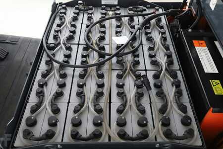 Chariots électriques à 4 roues 2017  Toyota 8-FBMKT-25 (3)