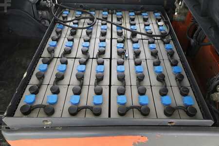 Carrelli elettrici 4 ruote 2011  Linde E-25-L-01 (387) (3)