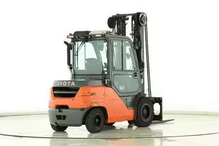 Dieseltrukki 2017  Toyota 40-8-FD-50-N (2)