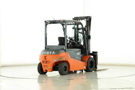 Elektro čtyřkolový VZV 2017  Toyota 8-FBMT-50 (2)