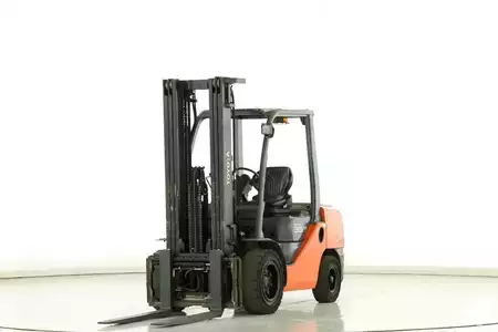Dízel targoncák 2014  Toyota 52-8-FDJF-35 (1)