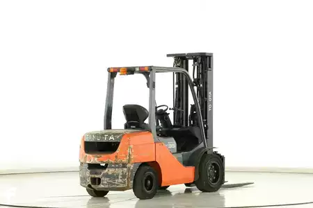 Dízel targoncák 2014  Toyota 52-8-FDJF-35 (2)
