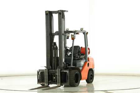 Chariots élévateurs GPL 2012  Toyota 02-8-FGJF-35 (1)