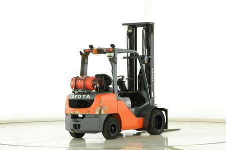 Chariots élévateurs GPL 2012  Toyota 02-8-FGJF-35 (2)