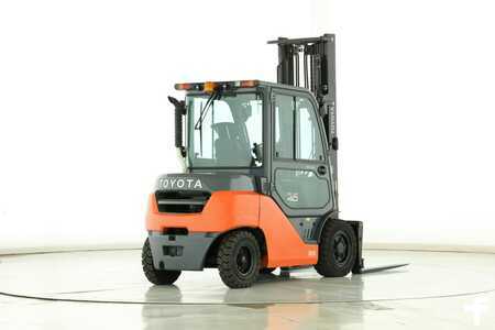 Dieselový VZV 2017  Toyota 40-8-FD-35-N (2)