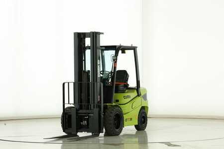 Dieseltrukki 2024  Clark GTS-30-D (1)