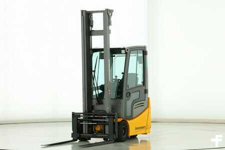 Elektromos 3 kerekű 2021  Jungheinrich EFG-213 (1)