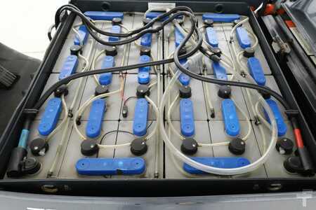 3-wiel elektrische heftrucks 2012  Toyota 8-FBMT-18 (3)