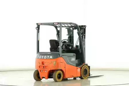 Chariots électriques à 4 roues 2017  Toyota 8-FBMKT-25 (2)