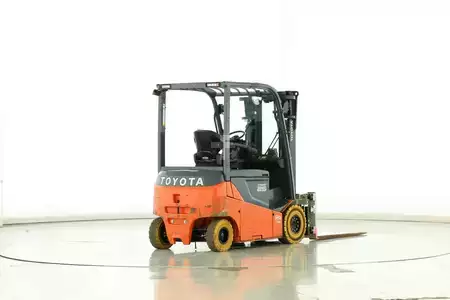 Chariots électriques à 4 roues 2017  Toyota 8-FBMKT-25 (2)