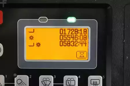 Chariots électriques à 4 roues 2017  Toyota 8-FBMKT-25 (5)