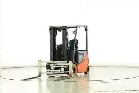 Chariots électriques à 4 roues 2017  Toyota 8-FBMKT-25 (1)