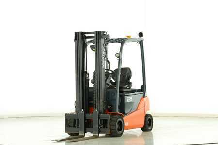 Chariots électriques à 4 roues 2017  Toyota 8-FBM-20-T (1)