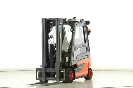 Elektryczne 4-kołowe 2020  Linde E-25-01 (387) (1)