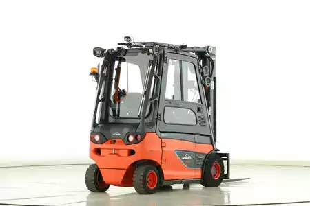 Elektryczne 4-kołowe 2020  Linde E-25-01 (387) (2)