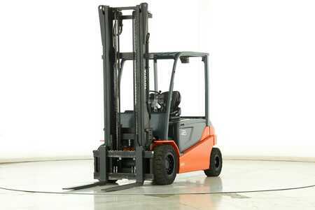 Chariots électriques à 4 roues 2015  Toyota 8-FBMT-40 (1)