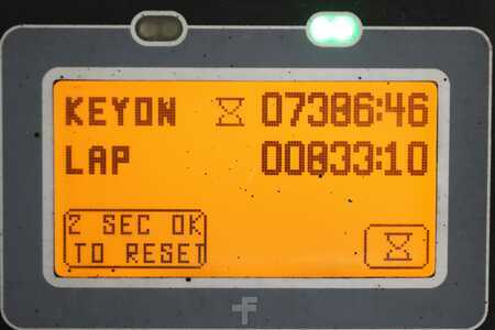 Chariots électriques à 4 roues 2015  Toyota 8-FBMT-40 (4)