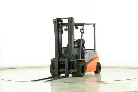 Carrelli elettrici 4 ruote 2015  Toyota 8-FBMT-50 (1)