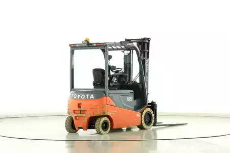Sähkö - 4 pyör 2017  Toyota 8-FBMT-30 (2)