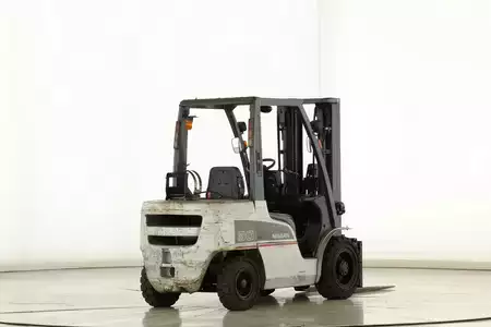 Chariots élévateurs GPL 2013  Nissan UG-1-F-2-A-30-WU (2)