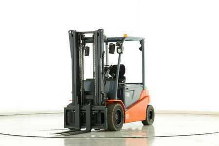 Elektro 4 Rad 2015  Toyota 8-FBMT-45 (1)