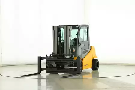 Sähkö - 4 pyör 2019  Jungheinrich EFGS-40-S (1)