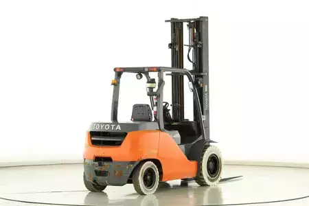 Diesel heftrucks 2018  Toyota 8-FD-45-N (2)