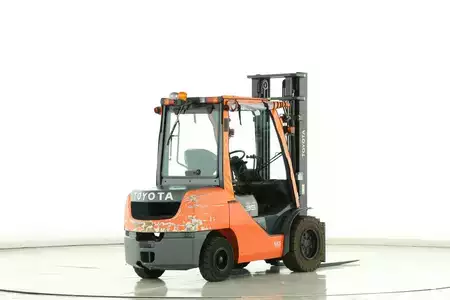 Carretilla elevadora diésel 2017  Toyota 02-8-FDJF-35 (2)