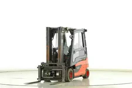 Elektryczne 4-kołowe 2016  Linde E-30-L-01 (387) (1)