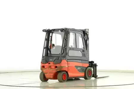 Elektryczne 4-kołowe 2016  Linde E-30-L-01 (387) (2)