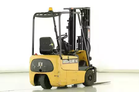 Chariots électriques à 3 roues 2004  CAT Lift Trucks EP-15-KRT (2)