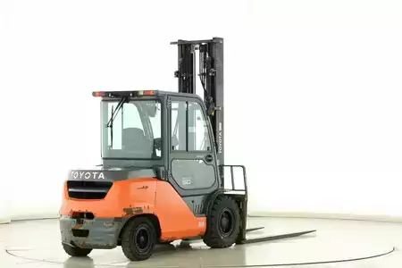 Diesel heftrucks 2018  Toyota 40-8-FD-50-N (2)