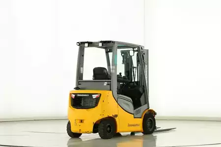 Diesel heftrucks 2020  Jungheinrich DFG-320-S (2)