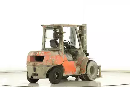 Dieselový VZV 2006  Toyota 42-7-FD-45 (2)