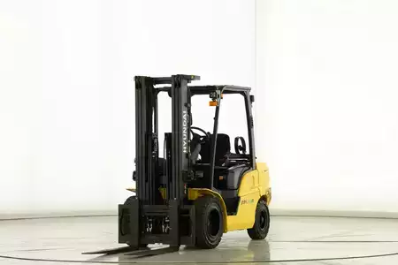 Empilhador a gás 2017  Hyundai 33-L-9-A (1)