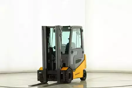 Elektryczne 4-kołowe 2020  Jungheinrich EFG-425-K (1)