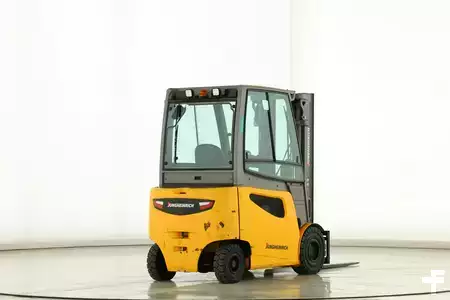 Elektryczne 4-kołowe 2020  Jungheinrich EFG-425-K (2)