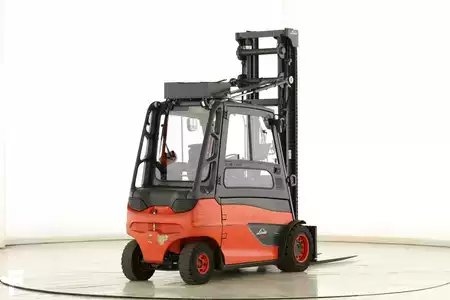 Elektryczne 4-kołowe 2021  Linde E-50-HL-01-600 (388) (2)