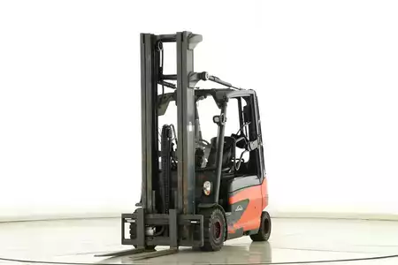 Elektryczne 4-kołowe 2017  Linde E-25-L-01 (387) (1)