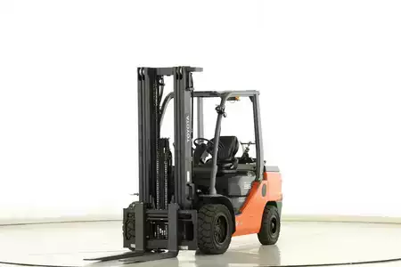 Gázüzemű targoncák 2022  Toyota 02-8-FGJF-35 (1)