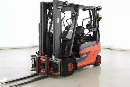 Elektromos 4 kerekű 2017  Linde E-25-L-01 (387) (4)